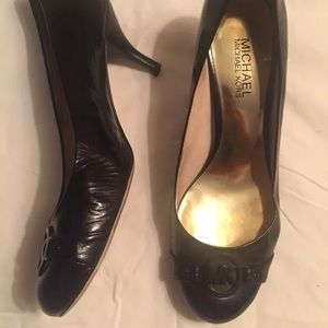 MICHAEL KORS Black LEATHER Round Toe Pumps Sz 7.5M